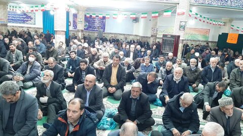 تصاویر اقامه نماز جمعه و جشن آغار ایام الله فجر در الیگودرز