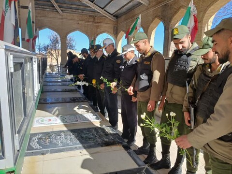 غبارروبی و عطر افشانی مزار شهدا