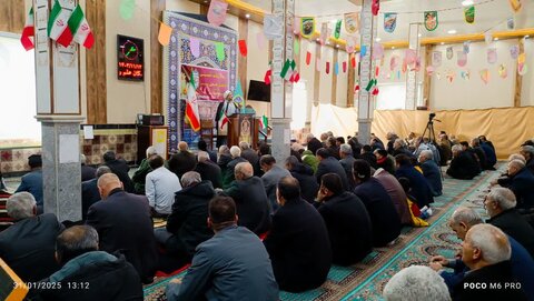 تصاویر/ اقامه نماز جمعه شهر کشاورز