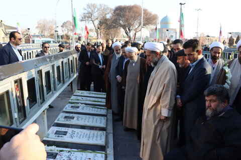 تصاویر / مراسم آغاز دهه مبارک فجر با حضور نماینده ولی فقیه در استان قزوین