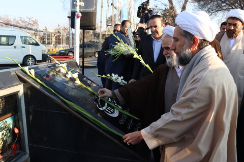 تصاویر / مراسم آغاز دهه مبارک فجر با حضور نماینده ولی فقیه در استان قزوین