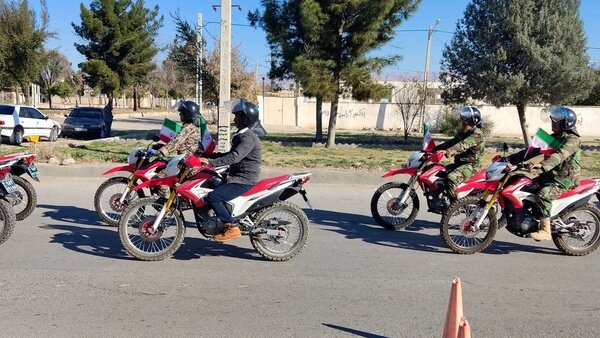 آغاز دهه مبارک فجر با رژه موتوری و ادای احترام به شهدای استان کهگیلویه و بویراحمد+ تصاویر