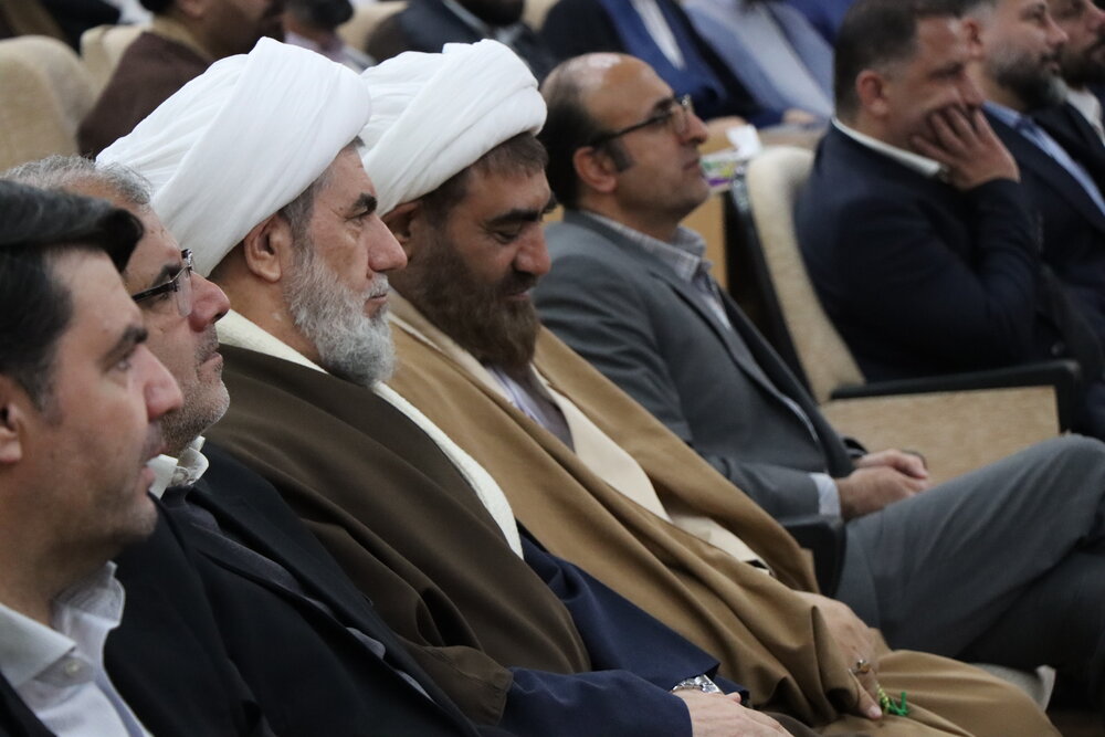 باید کلید واژههای رهبری را در عمل پیاده کنیم