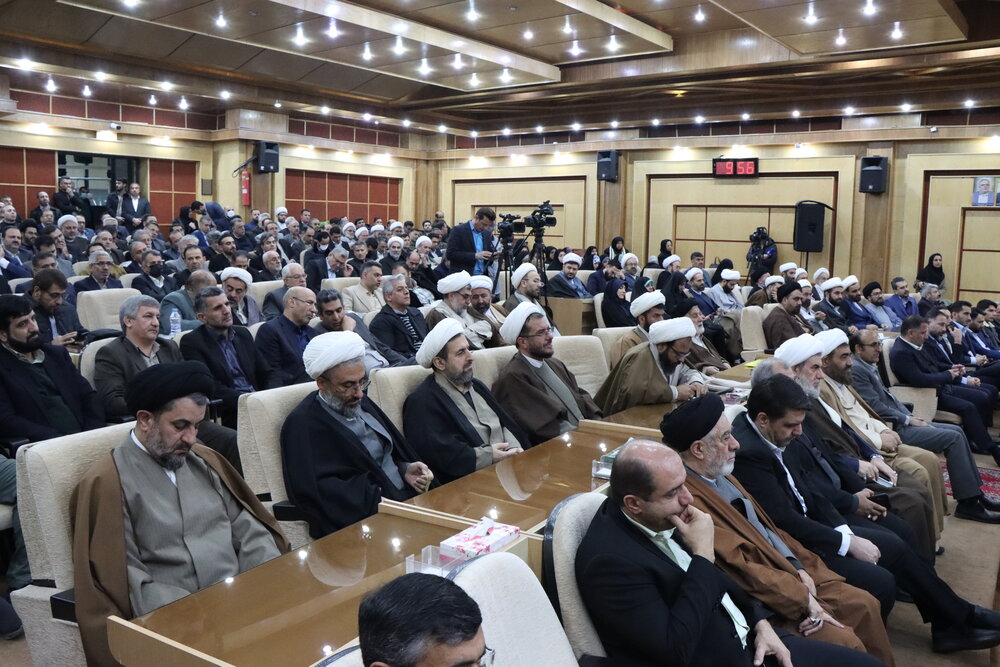 باید کلید واژههای رهبری را در عمل پیاده کنیم