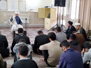 تصاویر/ درس اخلاق طلاب مدرسه علمیه امام باقر علیه السلام کامیاران