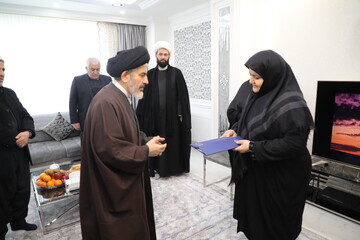 تصاویر/ دیدار نماینده ولی فقیه در آذربایجان غربی با خانواده خلبان شهید خالد حیدری