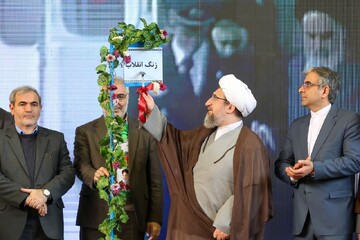 تصاویر/ زنگ انقلاب در دبیرستان دخترانه سمیه تبریز