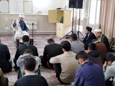 تصاویر/درس اخلاق طلاب مدرسه علمیه امام باقر علیه السلام کامیاران