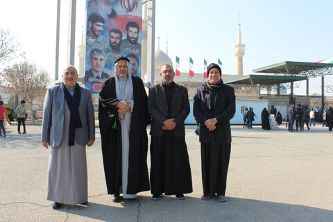 تصاویر پیرامونی مراسم 12 بهمن ماه و نماز جمعه در حرم بنیانگذار جمهوری اسلامی ایران