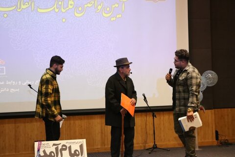 تصاویر| آیین نواختن زنگ انقلاب در مدارس خوی