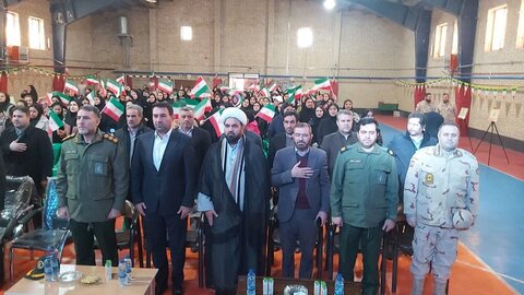 تصاویر/ نواخته شدن زنگ انقلاب در ماکو