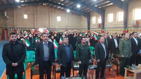 تصاویر/ نواخته شدن زنگ انقلاب در ماکو