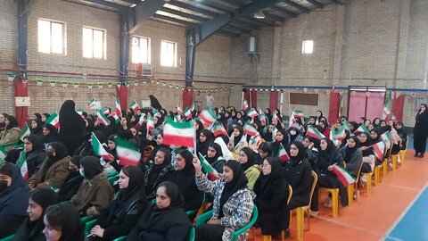 تصاویر/ نواخته شدن زنگ انقلاب در ماکو