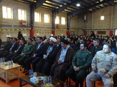 تصاویر/ نواخته شدن زنگ انقلاب در ماکو