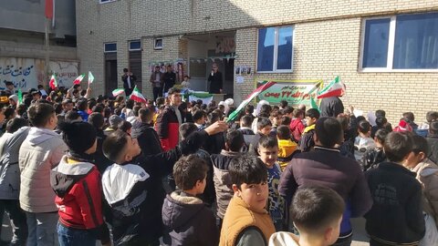 تصاویر/ نواخته شدن زنگ انقلاب در ماکو