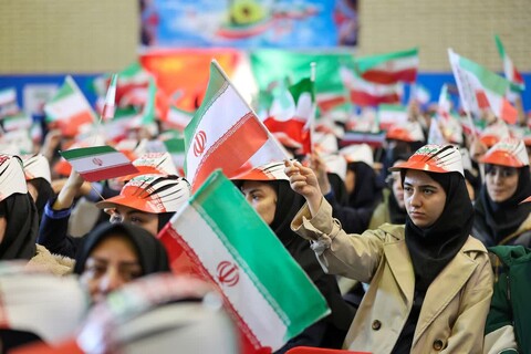 تصاویر |  زنگ انقلاب در دبیرستان دخترانه سمیه تبریز