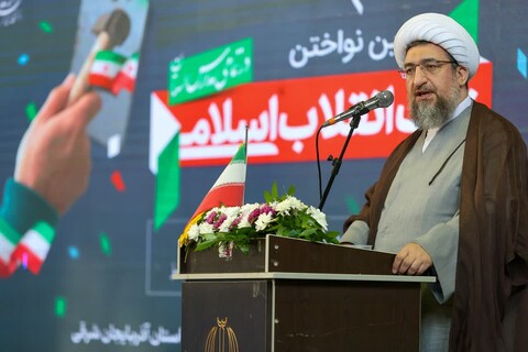 تصاویر |  زنگ انقلاب در دبیرستان دخترانه سمیه تبریز