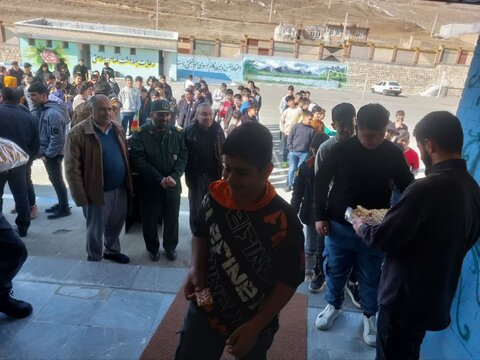 تصاویر/ نواخه شدن زنگ انقلاب در اشنویه