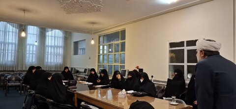 تصاویر/برگزاری دوره ضمن خدمت ویژه اساتید حوزه در مدرسه علمیه الزهرا (س)اراک