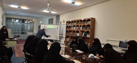 تصاویر/برگزاری دوره ضمن خدمت ویژه اساتید حوزه در مدرسه علمیه الزهرا (س)اراک