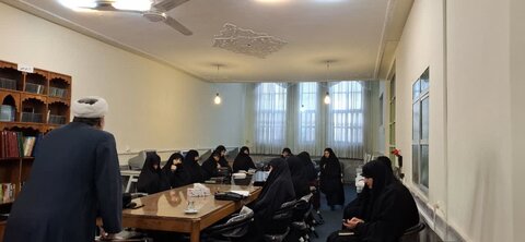 تصاویر/برگزاری دوره ضمن خدمت ویژه اساتید حوزه در مدرسه علمیه الزهرا (س)اراک