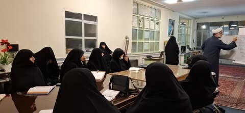 تصاویر/برگزاری دوره ضمن خدمت ویژه اساتید حوزه در مدرسه علمیه الزهرا (س)اراک