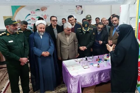 تصاویر/ افتتاح نمایشگاه علمی دستاوردهای انقلاب اسلامی درآران و بیدگل