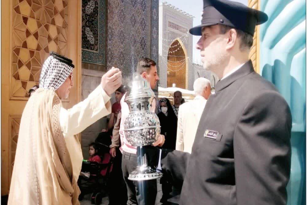 يتشرف سنويا حوالي مليونين و خمسمأة ألف زائر أجنبي بزيارة الحرم المطهر للإمام الرضا عليه السلام