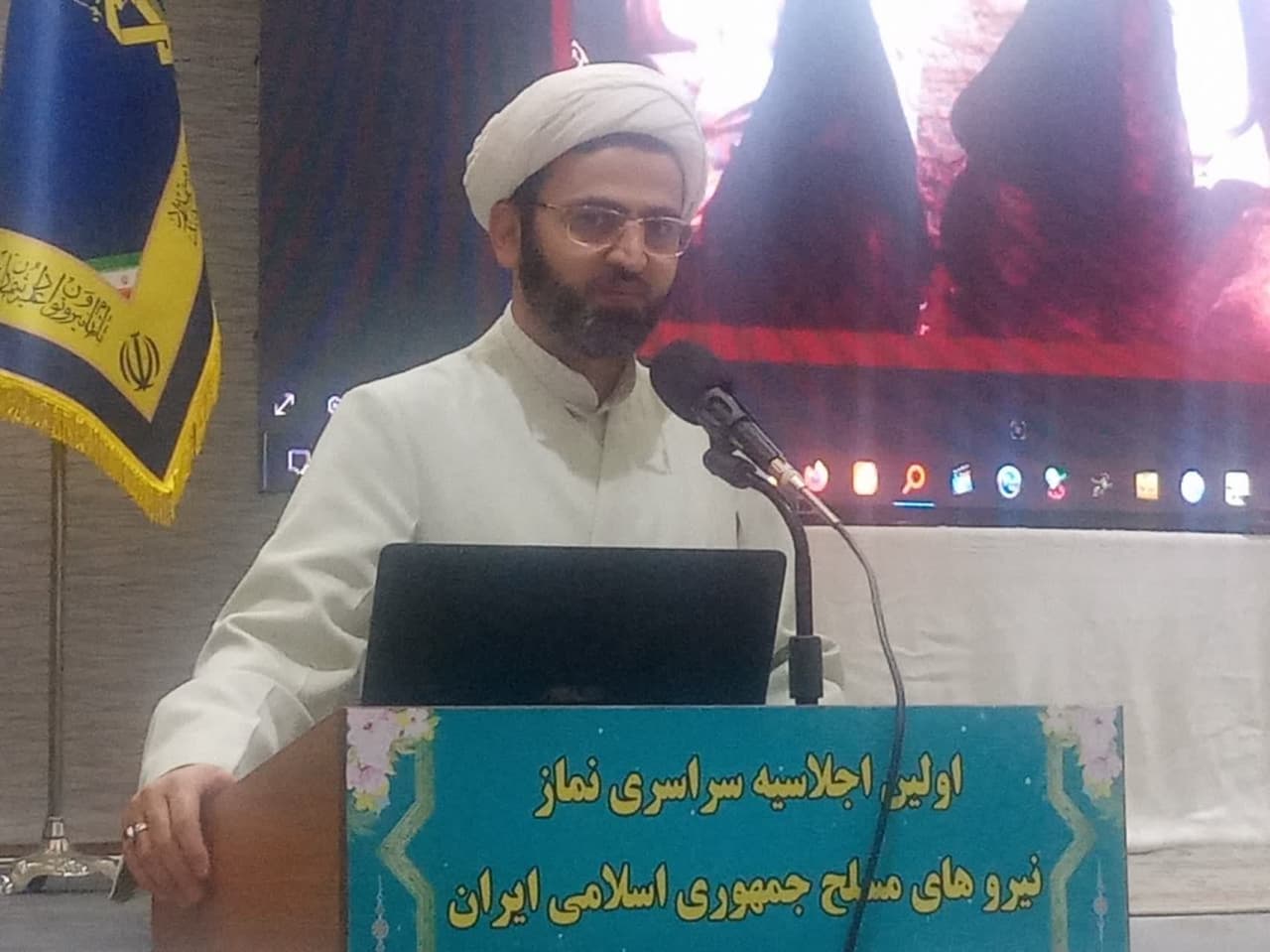 خداوند به واسطه نماز انسان‌ها را تربیت می‌کند