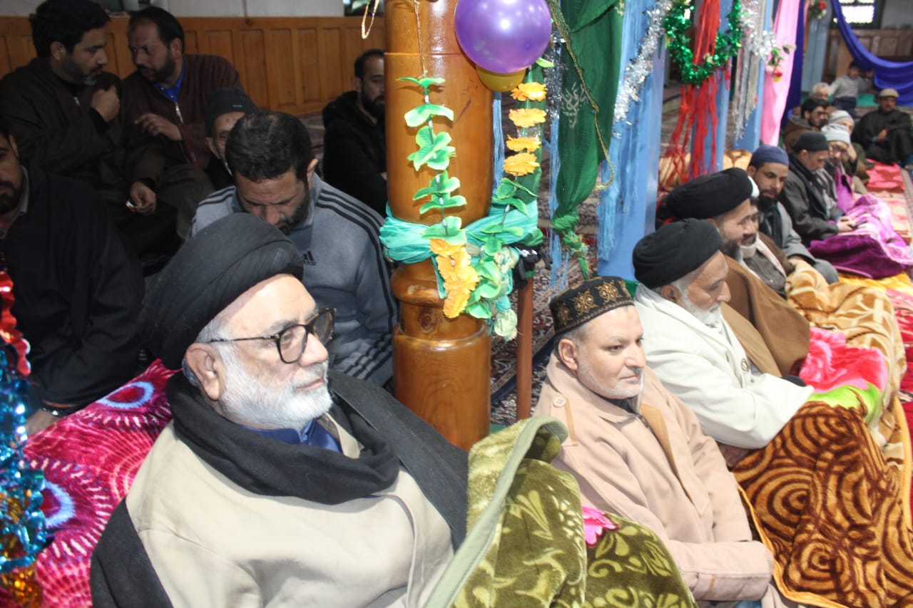 تصاویر/ امام باڑہ حسن آباد سرینگر میں جشن ولادت امام حسین ؑ کا انعقاد