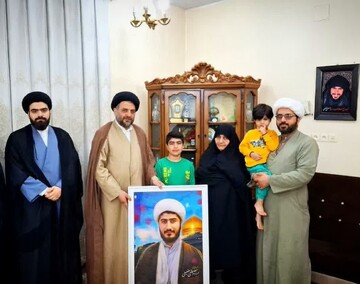 دیدار مدیر حوزه علمیه خوزستان با خانواده شهید حجت‌الاسلام مصطفی خلیلی