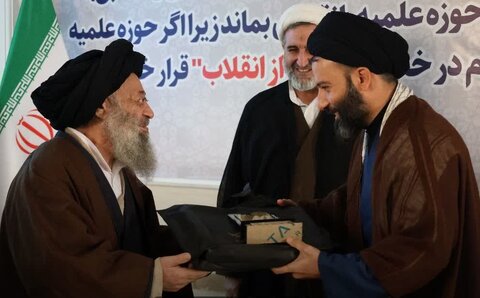 نشست مؤسسین و رؤسای هیات امنای مدارس علمیه خواهران خوزستان برگزار ‌شد