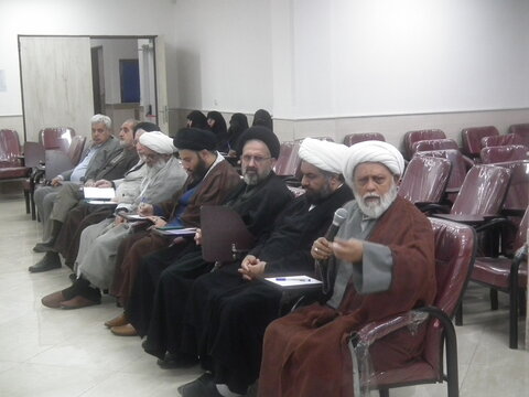 نشست مؤسسین و رؤسای هیات امنای مدارس علمیه خواهران خوزستان برگزار ‌شد