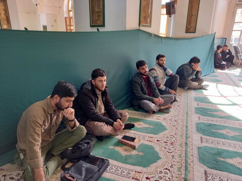 تصاویر/ نشست راه‌‌کارهای مشاوره طلاب مدرسه علمیه آیت‌الله مدنی کاشان