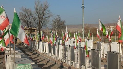 تصاویر/ تجدید میثاق طلاب خوی با شهدا