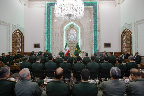 تصاویر/ دیدار جمعی از فرماندهان سپاه امام رضا(ع) و پاسداران یگان حفاظت حرم با تولیت آستان قدس رضوی