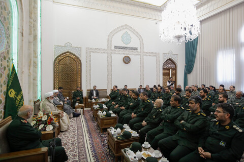 تصاویر/ دیدار جمعی از فرماندهان سپاه امام رضا(ع) و پاسداران یگان حفاظت حرم با تولیت آستان قدس رضوی