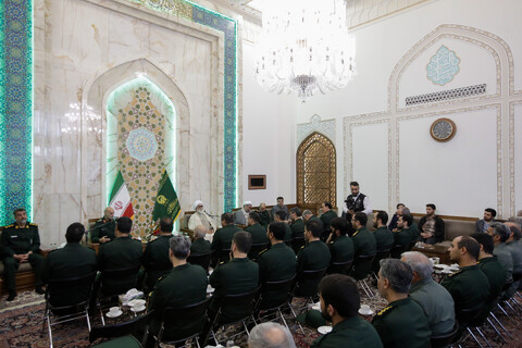 تصاویر/ دیدار جمعی از فرماندهان سپاه امام رضا(ع) و پاسداران یگان حفاظت حرم با تولیت آستان قدس رضوی
