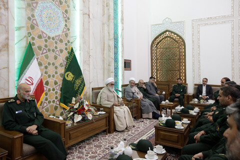 تصاویر/ دیدار جمعی از فرماندهان سپاه امام رضا(ع) و پاسداران یگان حفاظت حرم با تولیت آستان قدس رضوی