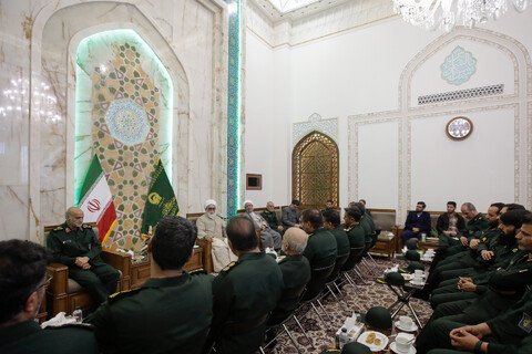 تصاویر/ دیدار جمعی از فرماندهان سپاه امام رضا(ع) و پاسداران یگان حفاظت حرم با تولیت آستان قدس رضوی