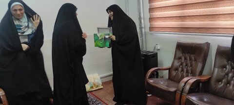 تصاویر/دیدار با فرمانده سپاه پاسداران شهرستان ساوه به مناسبت روز پاسدار