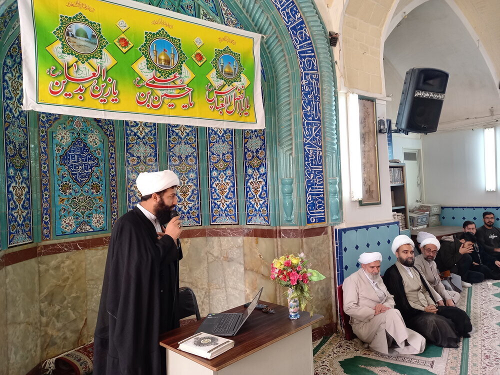 نشست راه‌کارهای مشاوره برای طلاب مدرسه علمیه آیت‌الله مدنی کاشان برگزار شد