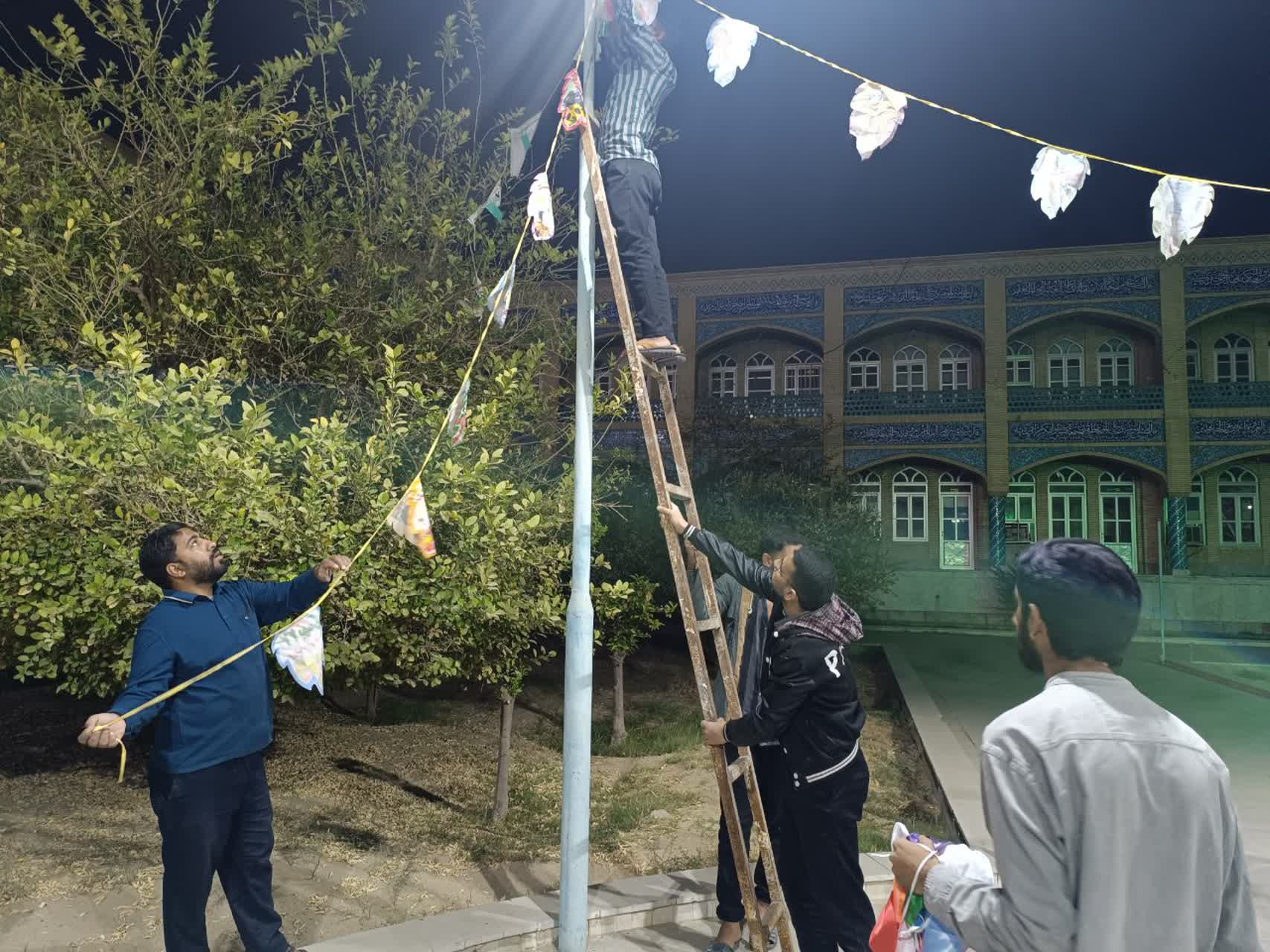 آذین بندی مدرسه النبی (ص) به مناسبت فرا رسیدن ماه مبارک شعبان و دهه مبارک فجر