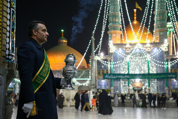 تصاویر/ حال و هوای حرم حضرت معصومه (س) در شب میلاد حضرت ابوالفضل(ع)