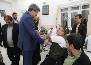 تصاویر/ دیدار استاندار یزد با جانبازان در آسایشگاه