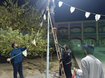 آذین‌بندی مدرسه النبی(ص) به مناسبت ماه مبارک شعبان و دهه فجر