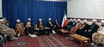 تصاویر / دیدار اساتید و کارکنان مدرسه علمیه بقیه الله الاعظم (عج) نورآباد با امام جمعه شهرستان