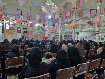 تصاویر/ همایش تبیین نقش زنان در پیروزی انقلاب اسلامی و حفظ دستاوردهای آن در ماکو