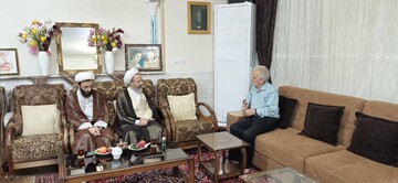 تصاویر/ دیدار آیت‌الله محمود رجبی با خانواده شهید معماریان