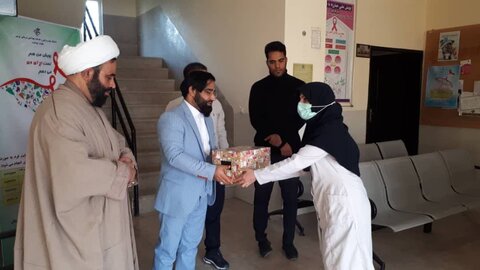 تصاویر/ تجلیل امام جمعه سیراف از کادر درمان